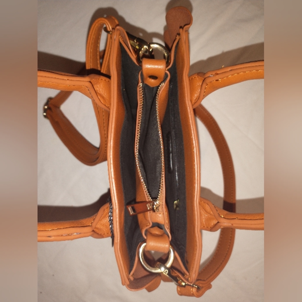 Imoshion Tan Small Crossbody/Hand purse - Picture 5 of 11